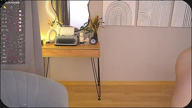 Snapshot of HappyVivy chatting on 02-27-25, 10:59 HappyVivy online show from 02-27-25, 10:59