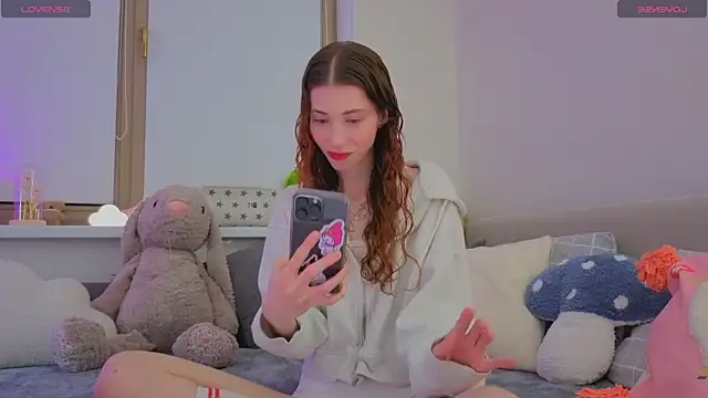 Snapshot of HappyVivy chatting on 10-06-25, 08:17 HappyVivy online show from 10-06-25, 08:17