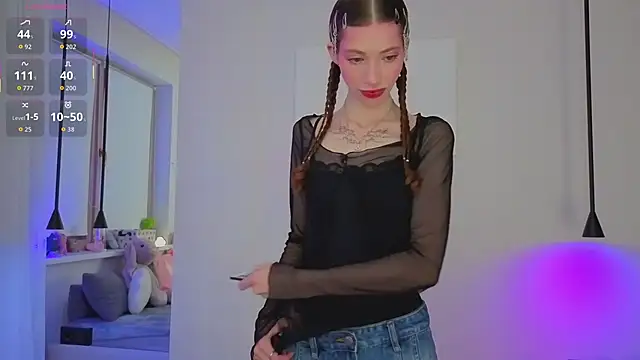 Snapshot of HappyVivy chatting on 10-12-25, 08:19 HappyVivy online show from 10-12-25, 08:19