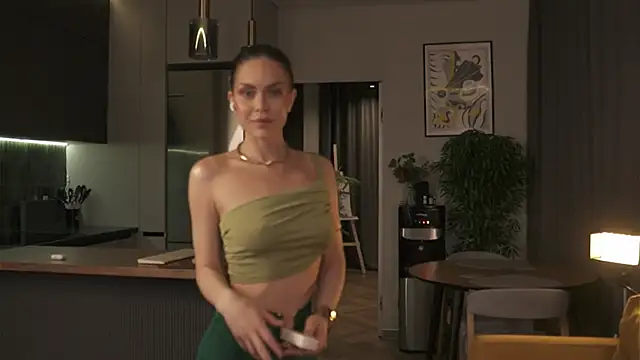 Snapshot of Sofa_01 chatting on 04-07-26, 02:39 Sofa 01 online show from 04-07-26, 02:39