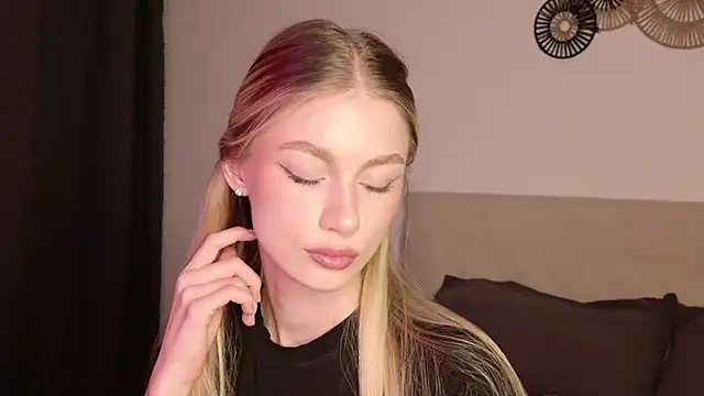 GabriellaOlsen online show from 04-15-26, 04:03