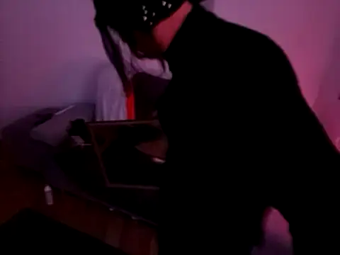 sandrahoeslut online show from 03-12-25, 05:46