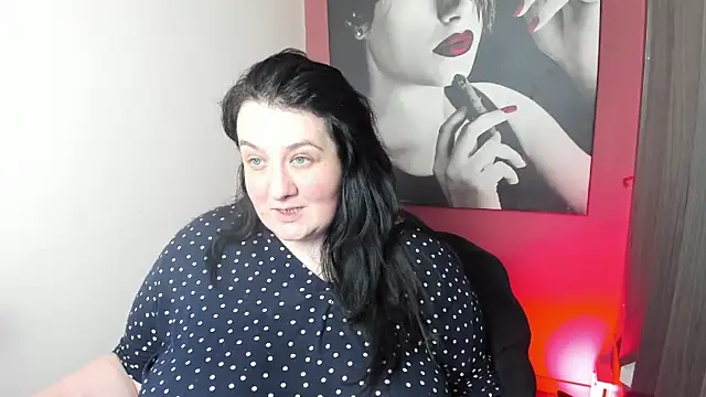 Snapshot of QueenOfHaze chatting on 02-09-26, 11:58 QueenOfHaze online show from 02-09-26, 11:58