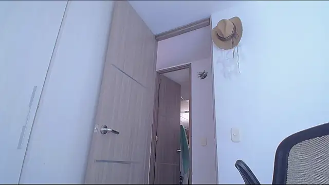 Zoedaniels online show from 03-04-26, 09:32