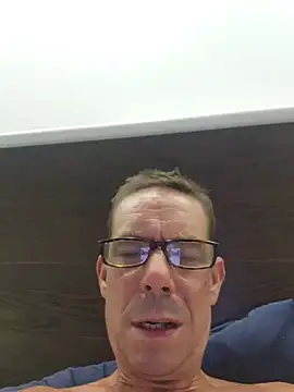 Snapshot of Kenhornu chatting on 07-16-26, 12:49 Kenhornu online show from 07-16-26, 12:49