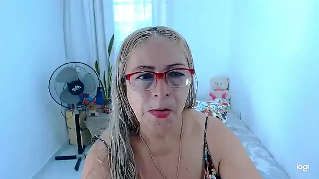 Snapshot of Sweeetnaughty chatting on 05-23-26, 01:04 Sweeetnaughty online show from 05-23-26, 01:04