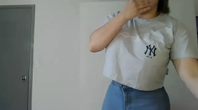 Snapshot of mielc4 chatting on 02-07-25, 12:06 mielc4 online show from 02-07-25, 12:06