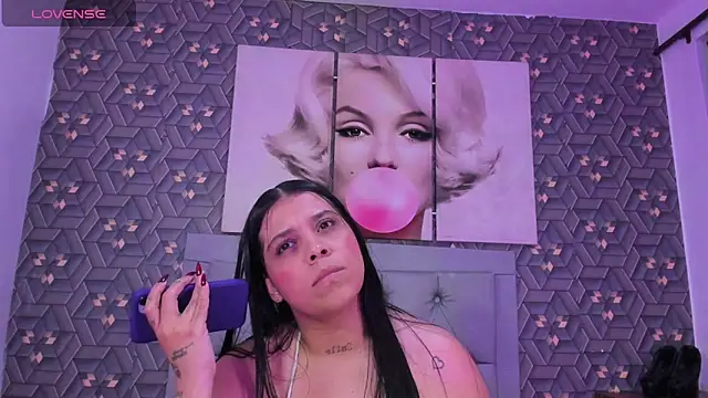 Snapshot of Emily_rivera78 chatting on 05-11-26, 03:34 Emily rivera78 online show from 05-11-26, 03:34