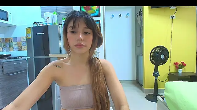 Snapshot of Alaiapink chatting on 07-20-26, 06:21 Alaiapink online show from 07-20-26, 06:21