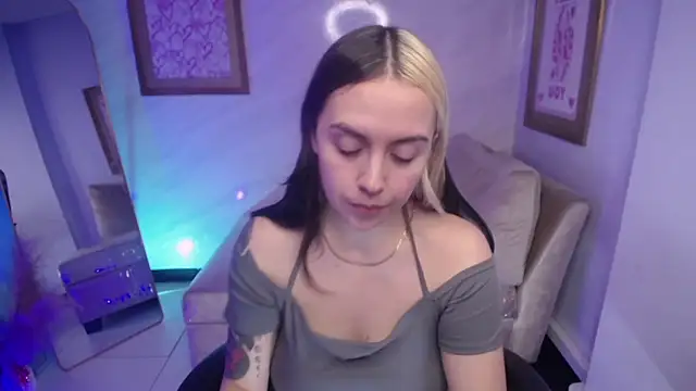 Hela v online show from 09-11-25, 07:25