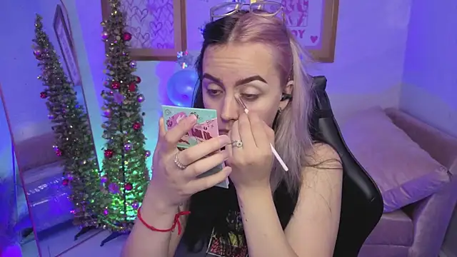 Hela v online show from 12-22-25, 08:06