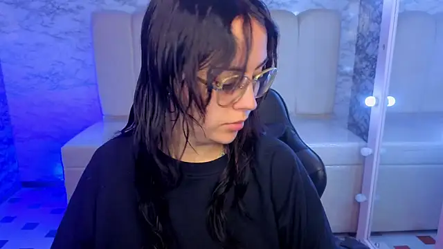 Hela v online show from 04-13-26, 01:05