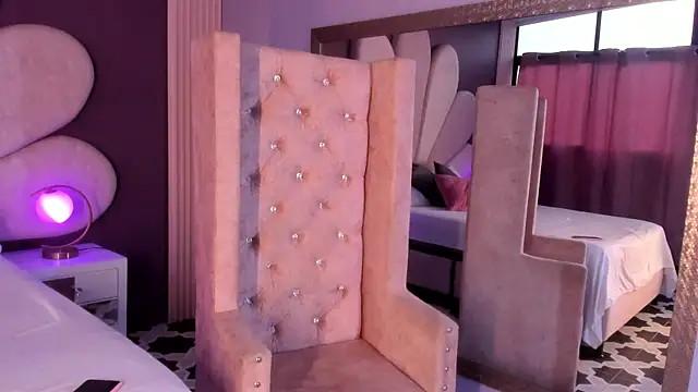 Snapshot of CandyLuxury__ chatting on 02-18-25, 07:41 CandyLuxury online show from 02-18-25, 07:41