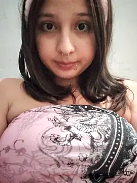 Snapshot of Maiden-Hot chatting on 06-25-26, 06:40 Maiden-Hot online show from 06-25-26, 06:40