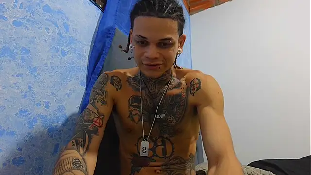 Snapshot of hot_man05 chatting on 12-21-25, 11:34 hot man05 online show from 12-21-25, 11:34