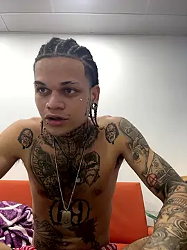 Snapshot of hot_man05 chatting on 01-10-26, 12:12 hot man05 online show from 01-10-26, 12:12