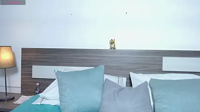 Liiamthompson online show from 02-10-26, 09:24