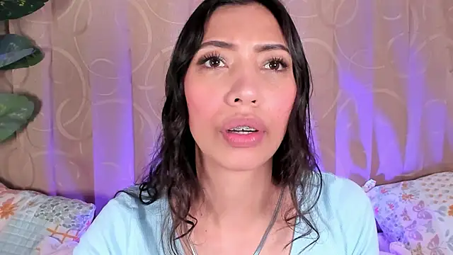 Snapshot of Miss_veronicaa2 chatting on 06-17-26, 01:12 Miss veronicaa2 online show from 06-17-26, 01:12