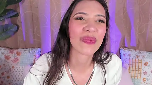 Snapshot of Miss_veronicaa2 chatting on 07-01-26, 01:45 Miss veronicaa2 online show from 07-01-26, 01:45