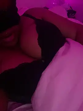 Snapshot of DaniJohnson chatting on 02-05-25, 10:33 DaniJohnson online show from 02-05-25, 10:33