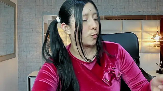 Nohemi louse online show from 10-06-25, 07:11