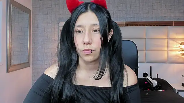 Nohemi louse online show from 10-14-25, 07:14