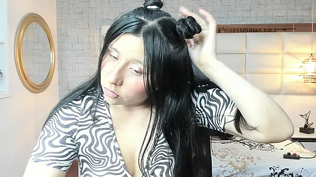 Nohemi louse online show from 11-08-25, 07:01