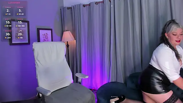 Snapshot of Dafne_00 chatting on 03-21-26, 12:43 Dafne 00 online show from 03-21-26, 12:43