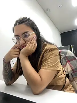 Emma Giraldo online show from 10-05-25, 03:10