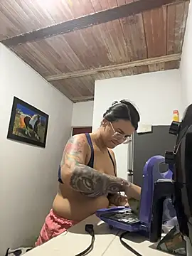 Emma Giraldo online show from 10-30-25, 12:23