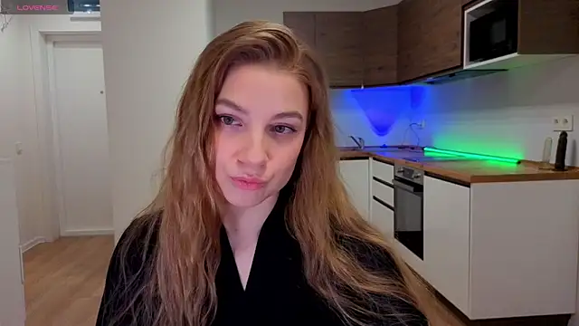 Enjoy everymoment  online show from 03-26-26, 03:01