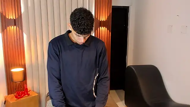 Snapshot of Justin_mack chatting on 02-05-25, 12:06 Justin mack online show from 02-05-25, 12:06