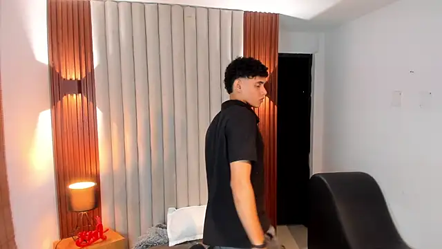 Snapshot of Justin_mack chatting on 02-05-25, 06:15 Justin mack online show from 02-05-25, 06:15