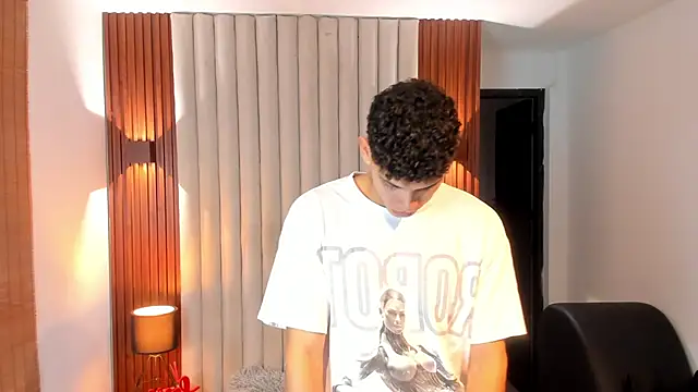 Snapshot of Justin_mack chatting on 02-08-25, 11:44 Justin mack online show from 02-08-25, 11:44