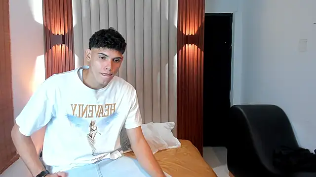 Snapshot of Justin_mack chatting on 02-14-25, 05:46 Justin mack online show from 02-14-25, 05:46