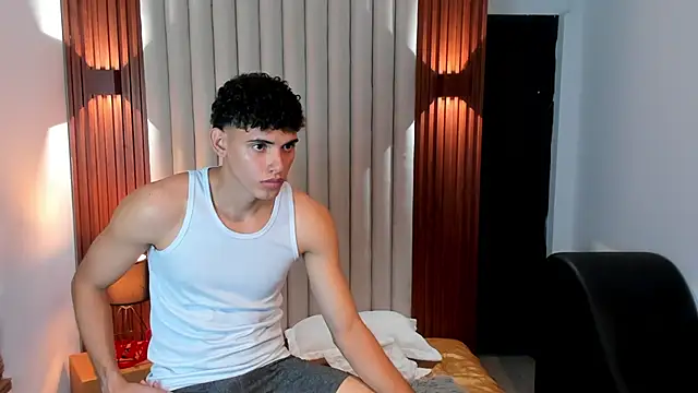 Snapshot of Justin_mack chatting on 02-19-25, 03:05 Justin mack online show from 02-19-25, 03:05