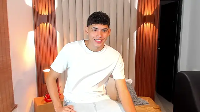 Snapshot of Justin_mack chatting on 02-20-25, 11:53 Justin mack online show from 02-20-25, 11:53