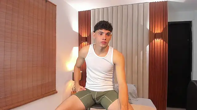 Snapshot of Justin_mack chatting on 03-15-25, 12:13 Justin mack online show from 03-15-25, 12:13