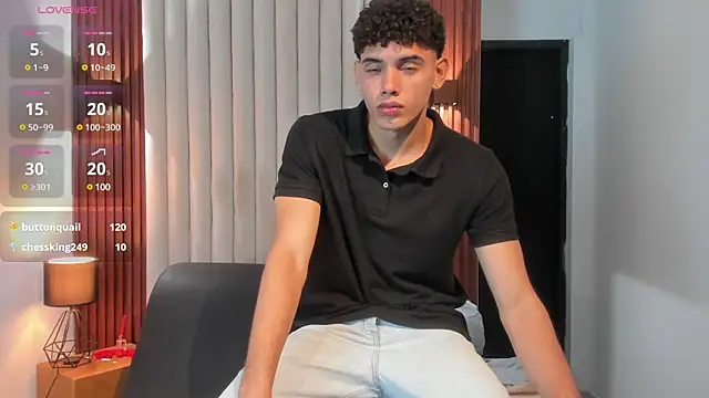 Snapshot of Justin_mack chatting on 03-18-25, 06:15 Justin mack online show from 03-18-25, 06:15