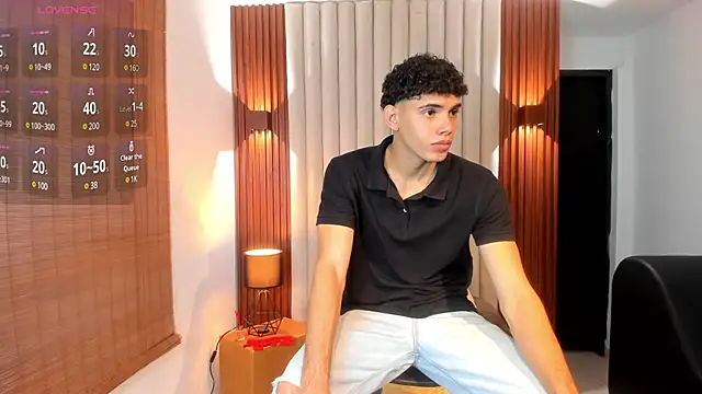 Snapshot of Justin_mack chatting on 03-21-25, 12:06 Justin mack online show from 03-21-25, 12:06