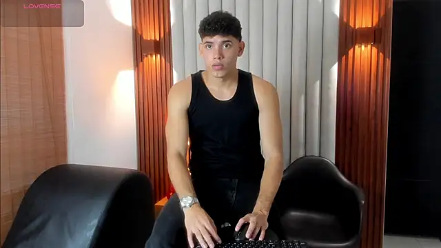 Snapshot of Justin_mack chatting on 09-30-25, 12:43 Justin mack online show from 09-30-25, 12:43