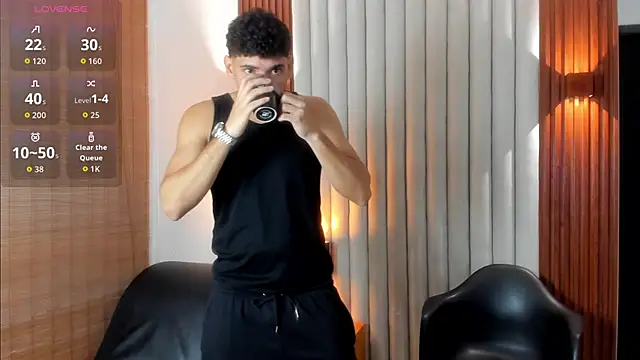 Snapshot of Justin_mack chatting on 10-01-25, 12:00 Justin mack online show from 10-01-25, 12:00