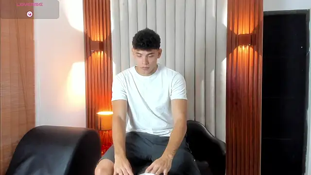 Snapshot of Justin_mack chatting on 10-04-25, 12:14 Justin mack online show from 10-04-25, 12:14