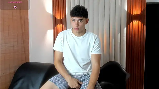 Snapshot of Justin_mack chatting on 10-05-25, 12:03 Justin mack online show from 10-05-25, 12:03