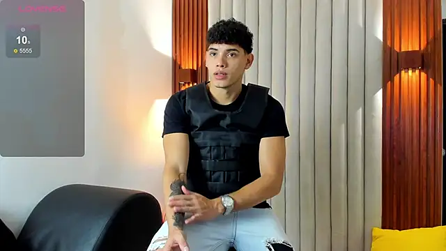 Snapshot of Justin_mack chatting on 10-31-25, 11:44 Justin mack online show from 10-31-25, 11:44