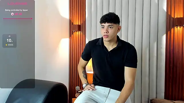 Snapshot of Justin_mack chatting on 11-18-25, 11:36 Justin mack online show from 11-18-25, 11:36