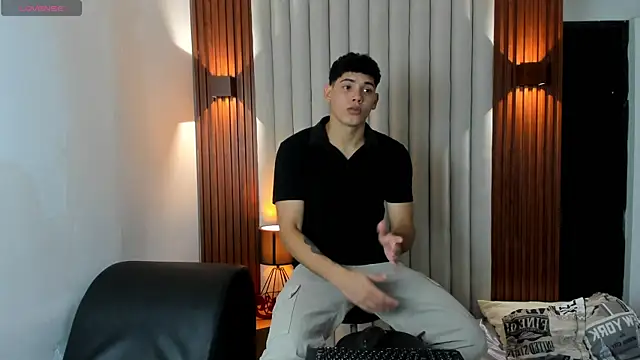 Snapshot of Justin_mack chatting on 12-17-25, 08:26 Justin mack online show from 12-17-25, 08:26