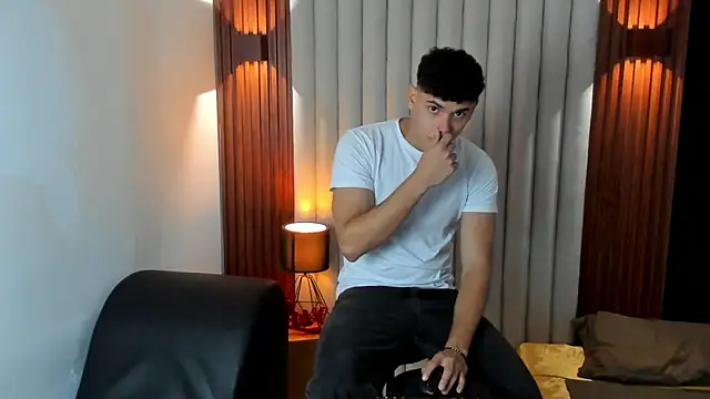 Snapshot of Justin_mack chatting on 12-20-25, 07:54 Justin mack online show from 12-20-25, 07:54