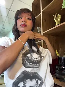 Gigi Strawberry online show from 02-27-26, 04:34