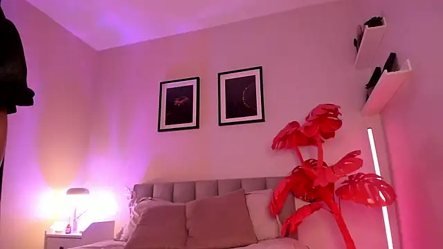 Gigi Strawberry online show from 03-25-26, 05:02